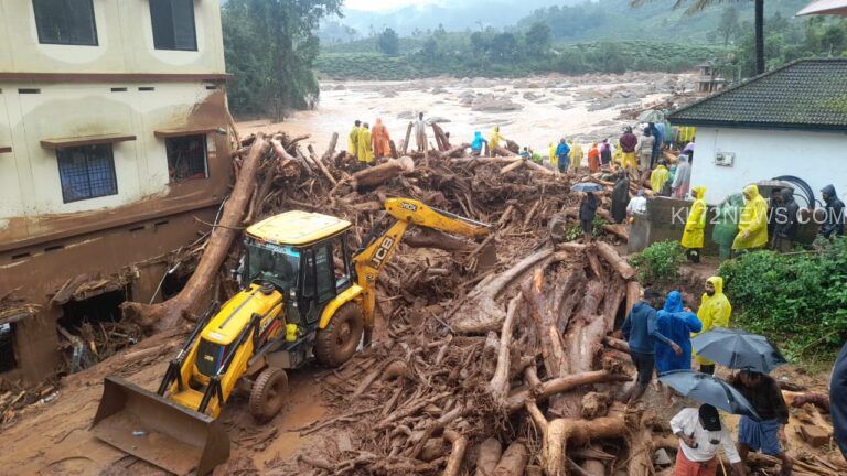ചൂരല്‍മല ദുരന്തം: രക്ഷാ പ്രവര്‍ത്തനത്തിന് നാടാകെ