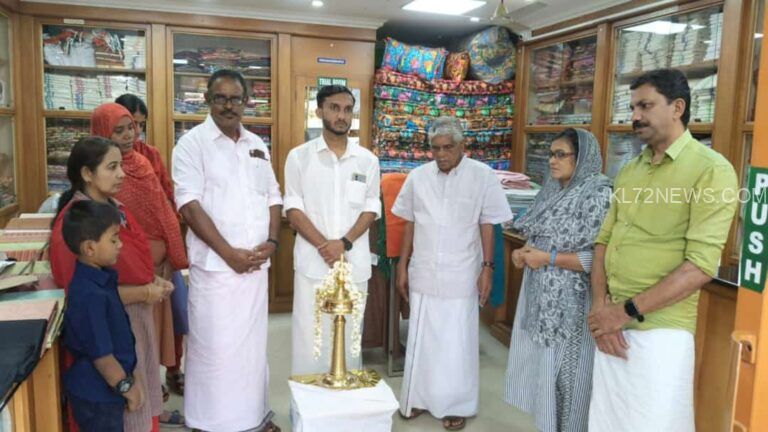 കേരള ഖാദി ഓണം റിബേറ്റ് തുടങ്ങി