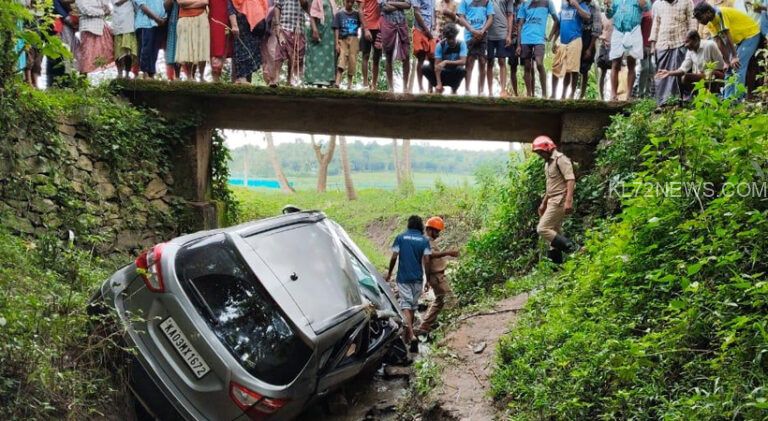 വീണ്ടും ഗൂഗിൾ മാപ്പ് ചതിച്ചു; മാനന്തവാടിയിൽ കാർ തോട്ടിലേക്ക് മറിഞ്ഞു