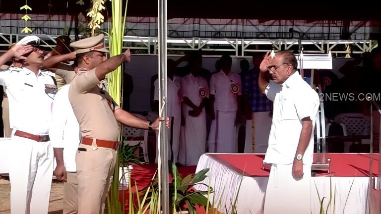 മന്ത്രി എ കെ ശശീന്ദ്രൻ പതാകയുയർത്തി