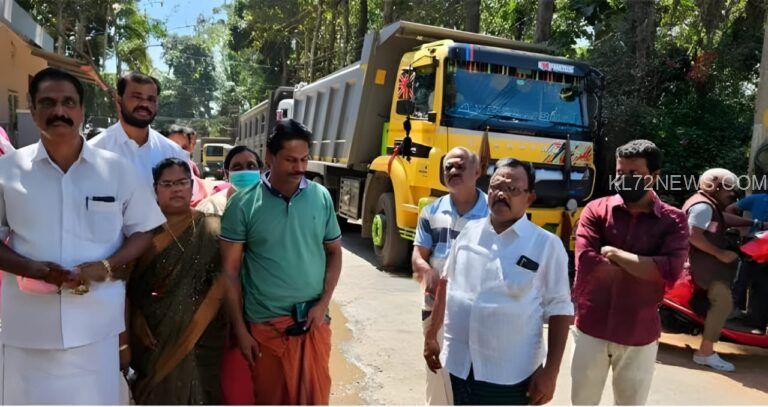 പൊടിശല്യം: മേലേ പാടിച്ചിറയില്‍ നാട്ടുകാര്‍ ടിപ്പര്‍ ലോറികള്‍ തടഞ്ഞു