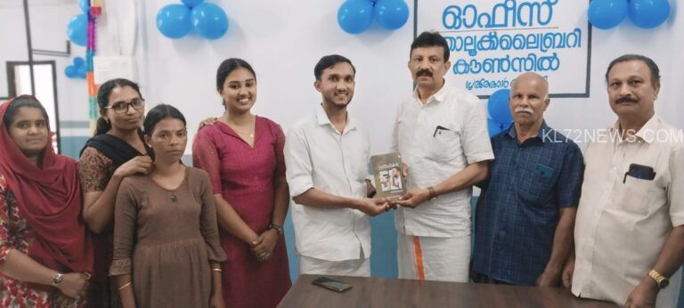 ‘101 ലൈബ്രറികൾക്ക് 501 തത്ത്വങ്ങൾ’പുസ്തകങ്ങൾ കൈമാറി