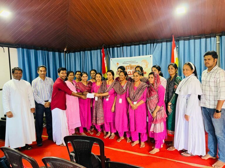 ആശാവർക്കർമാർക്ക് രണ്ട് ദിവസത്തെ വേതനം നൽകി കെസിവൈഎം മാനന്തവാടി രൂപത