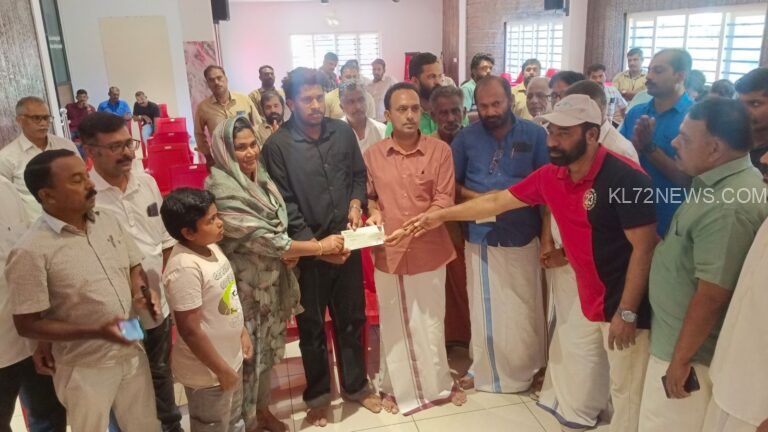 ഖസീം പ്രവാസി സംഘത്തിന്റെ കൈത്താങ്ങ്: കുടുംബസഹായ ഫണ്ട് കൈമാറി