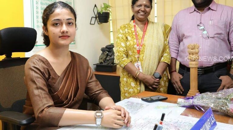 അറ്റുപോയ വലംകൈ ‘സാക്ഷി’; ഇടംകൈ കൊണ്ട് ഒപ്പിട്ട് പാര്‍വതി ചുമതലയേറ്റു, ഇനി എറണാകുളം അസിസ്റ്റന്റ് കലക്ടര്‍