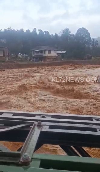 മുണ്ടക്കൈ ഭാഗത്ത് വീണ്ടും കുത്തൊഴുക്ക് ; ഉരുള്‍പൊട്ടലാണോ മണ്ണിടിച്ചിലെന്നോ വ്യക്തമല്ല