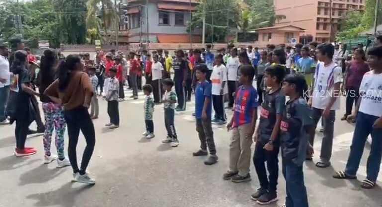 സെക്രട്ടേറിയറ്റിന് മുന്നില്‍ പ്രതിഷേധിച്ച് സൂംബാ അസോസിയേഷന്‍; പങ്കെടുത്ത് വിദ്യാഭ്യാസ മന്ത്രിയും