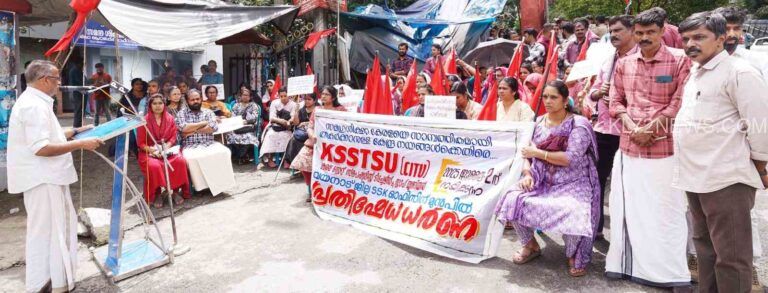സ്‌പെഷലിസ്റ്റ് അധ്യാപകർ എസ് എസ് കെ ഓഫിസിനു മുന്നിൽ ധര്‍ണ നടത്തി