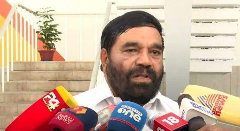 മണ്ണ് മാറ്റി തിരച്ചില്‍ നടത്താന്‍ പറഞ്ഞു; രക്ഷാപ്രവര്‍ത്തനം നിര്‍ത്തിവച്ചില്ല; പുര കത്തുമ്പോള്‍ വാഴ വെട്ടാന്‍ ശ്രമമെന്ന് വിഎന്‍ വാസവന്‍
