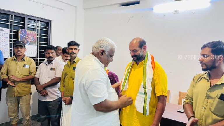 വിവിധ യൂണിയനകളിൽ നിന്ന് രാജിവച്ച് ഐഎൻടിയുസിൽ ചേർന്ന് പ്രവർത്തിക്കാൻ തീരുമാനിച്ച തൊഴിലാളികൾക്ക് സ്വീകരണം നൽകി