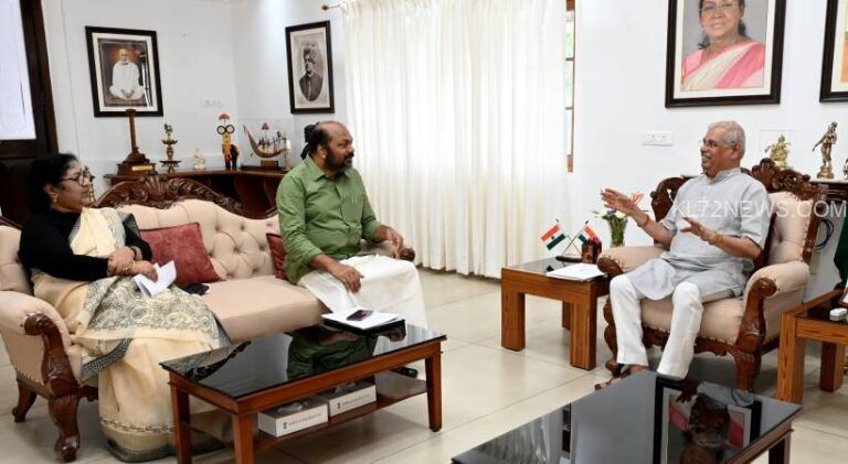 ‘വി സി നിയമനത്തിൽ സുപ്രീംകോടതി ഉത്തരവ് നടപ്പാക്കണം’; ഗവർണറുമായി കൂടിക്കാഴ്ച നടത്തി മന്ത്രിമാർ