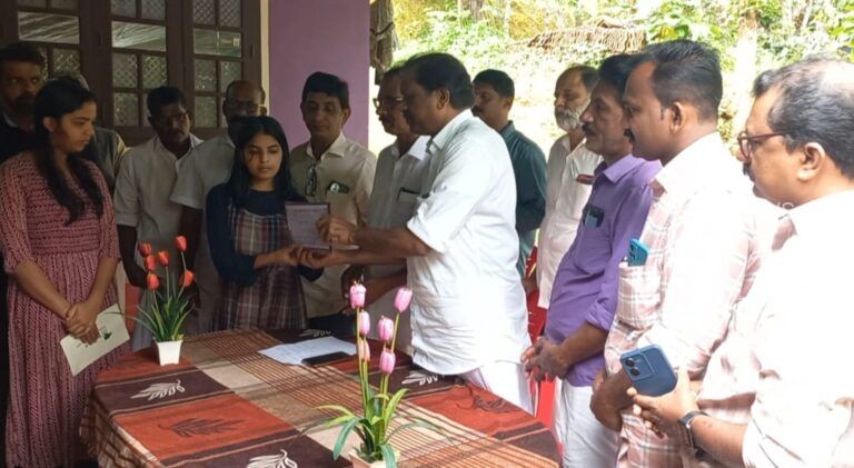 ആശവർക്കർ ഷീജ അനുസ്മരണവും കുടുംബ സഹായ നിധി കൈമാറലും നടത്തി
