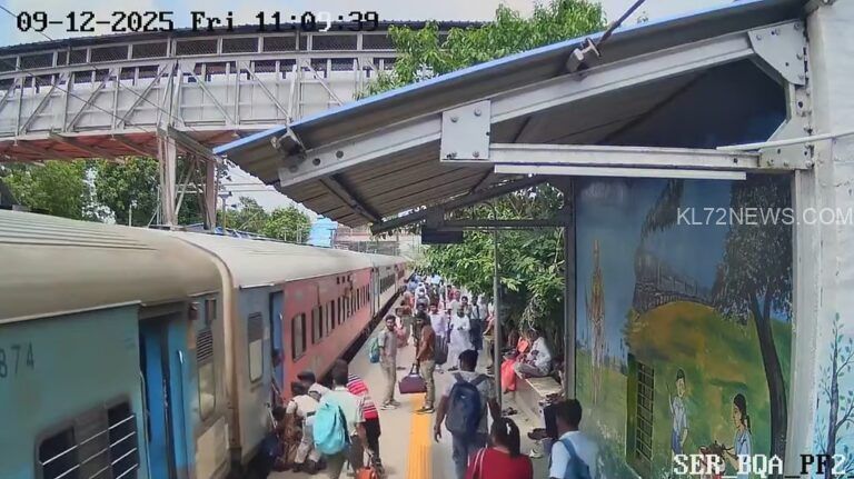 ശരീരത്തിന്റെ പാതി ട്രാക്കില്‍; ഓടിത്തുടങ്ങിയ ട്രെയിനില്‍ കയറാന്‍ ശ്രമിച്ച 62കാരിയുടെ കാല്‍തെറ്റി, അത്ഭുത രക്ഷപ്പെടല്‍- വിഡിയോ