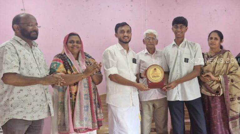 ബാഡ്മിന്റൺ താരത്തെഅനുമോദിച്ചു