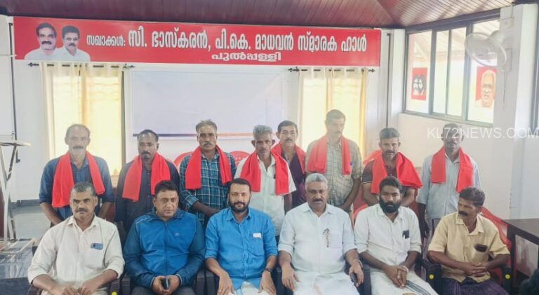 മകൻ എൽഡിഎഫ് സ്ഥാനാർഥി: പിതാവിന് തൊഴിൽ നിഷേധിച്ചെന്ന് പരാതി; ഐഎൻടിയുസി വിട്ട് 9 പേർ സിഐടിയുവിൽ