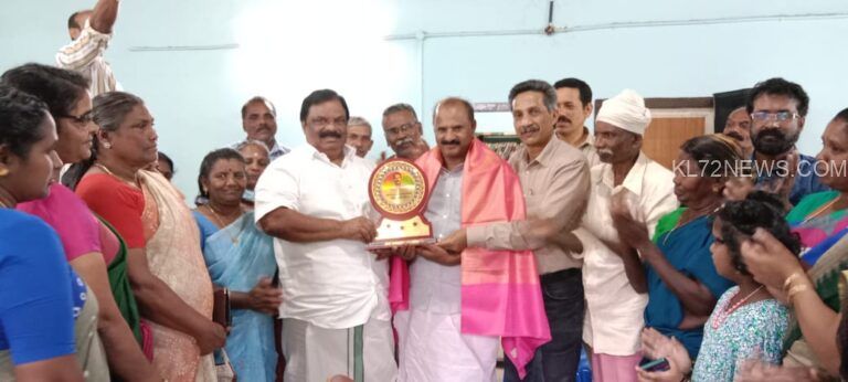 ഡിവിഷൻ കൗൺസിലർ അശോകൻ കൊയിലേരിക്ക് ആദരവ് നൽകി. :