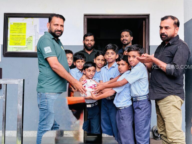 സ്നേഹ സമ്മാനമായിഫുട്ബോൾ നൽകി