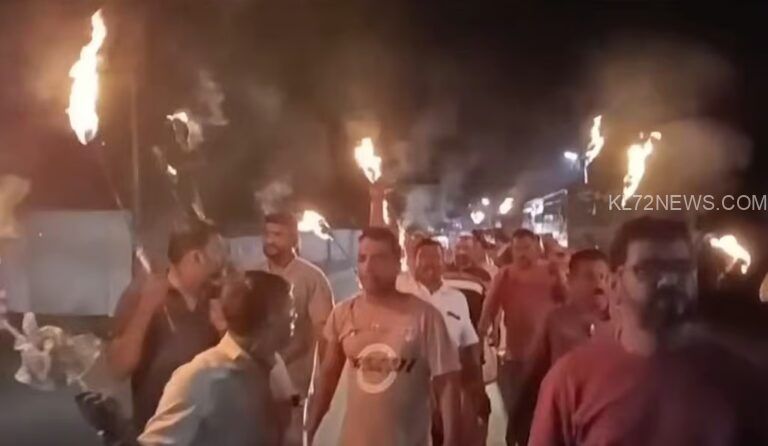‘അല്ലറ ചില്ലറ നേതാവല്ല’; കണ്ണൂരിൽ കെ സുധാകരൻ അനുകൂലികളുടെ പന്തം കൊളുത്തി പ്രകടനം